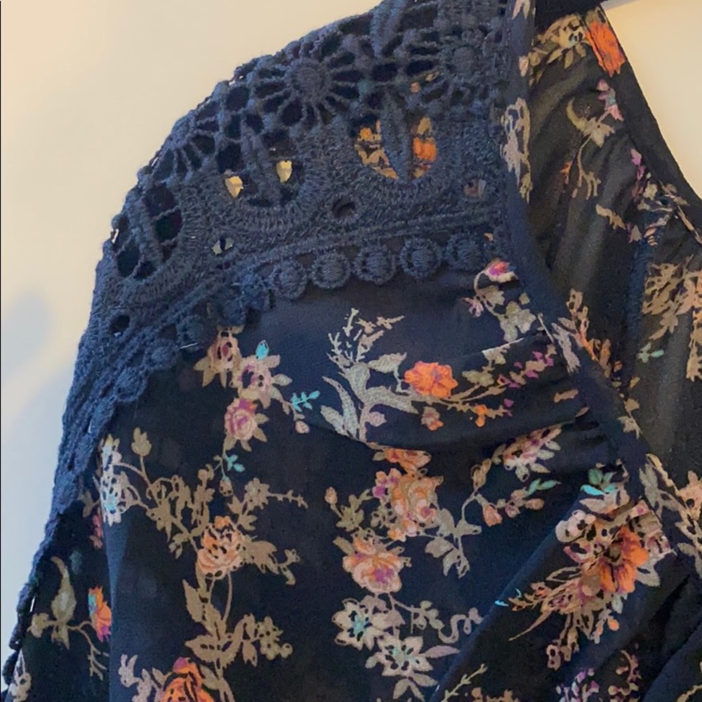 American Rag Blouse - Picture 2 of 3